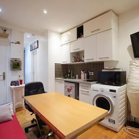 Nice Apartment With Terrace In Paris Appartamento